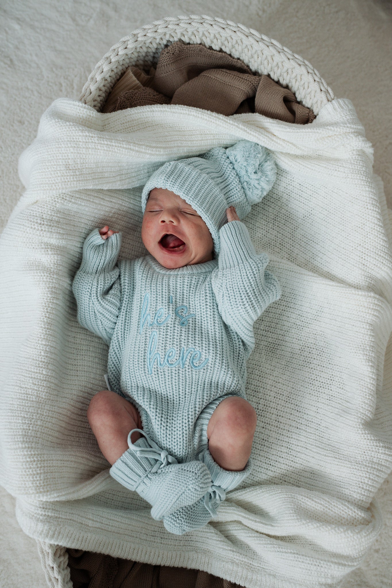 “He’s here” Bundel | Sky Blue